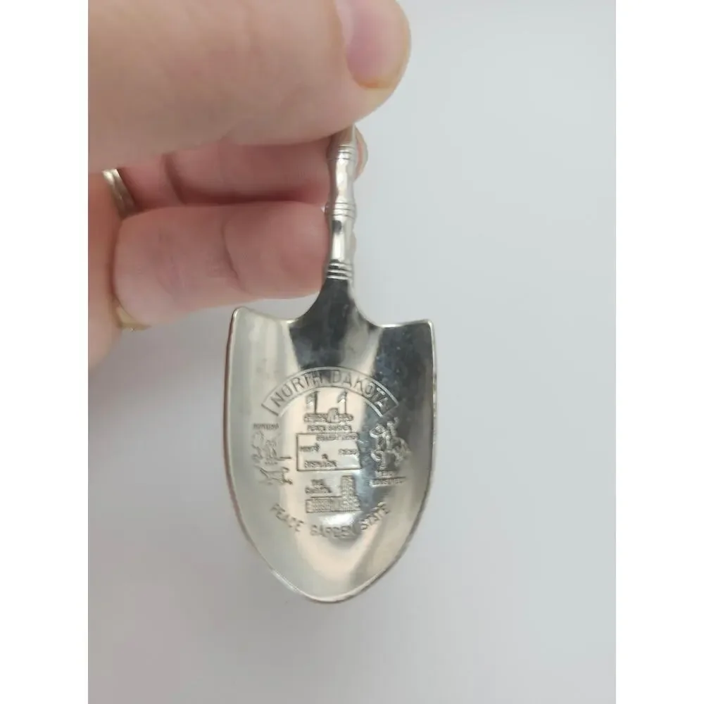 North Dakota Enamel Shovel Souvenir Collector Spoon Peace Garden State